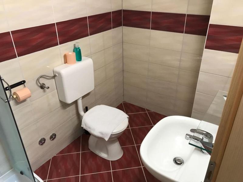 Sobe Zimmer Frei Pozega Luaran gambar