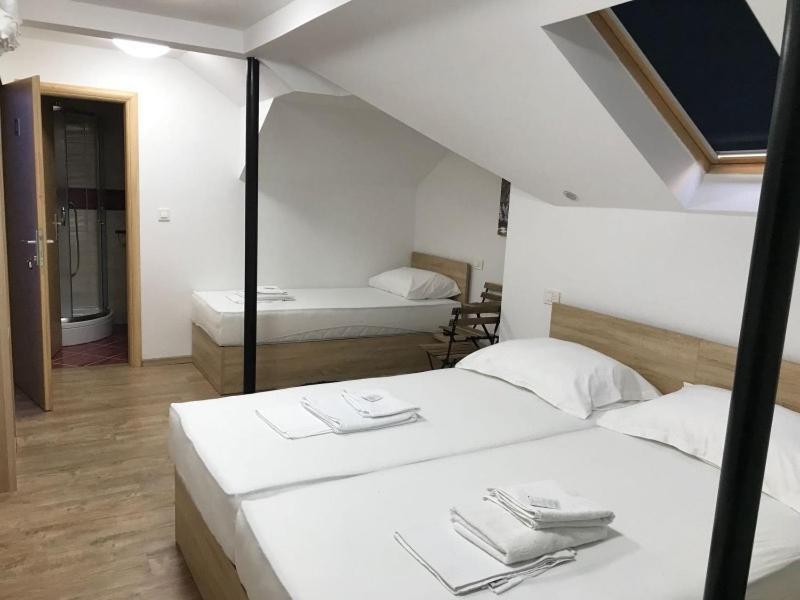 Sobe Zimmer Frei Pozega Luaran gambar