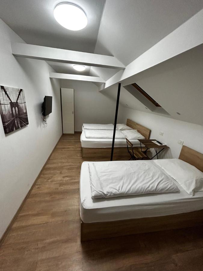 Sobe Zimmer Frei Pozega Luaran gambar