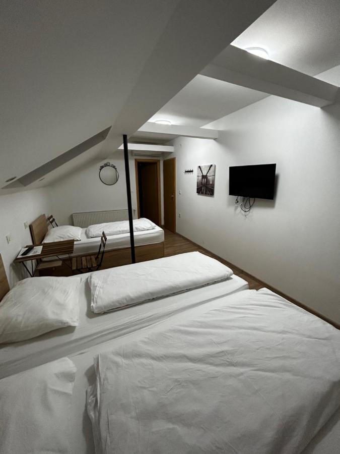 Sobe Zimmer Frei Pozega Luaran gambar