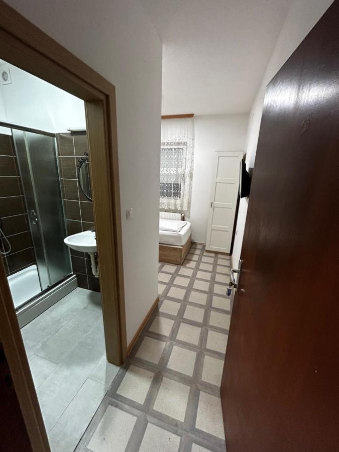 Sobe Zimmer Frei Pozega Luaran gambar