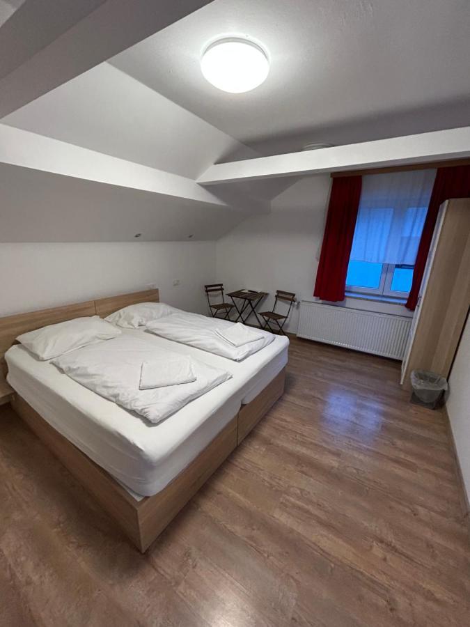 Sobe Zimmer Frei Pozega Luaran gambar