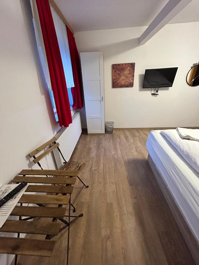 Sobe Zimmer Frei Pozega Luaran gambar