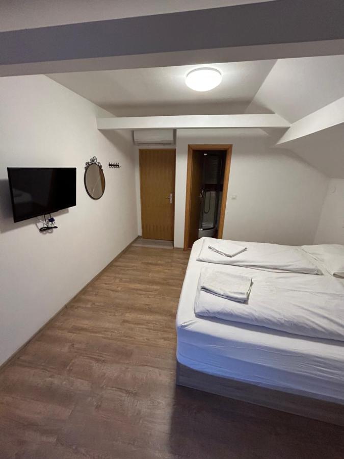 Sobe Zimmer Frei Pozega Luaran gambar