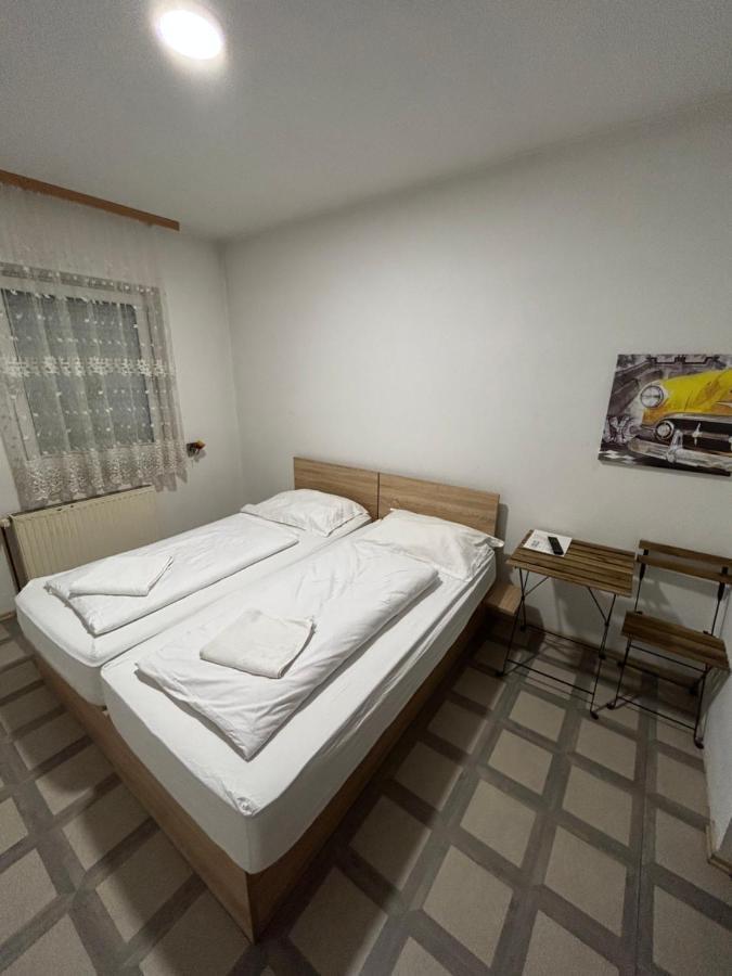 Sobe Zimmer Frei Pozega Luaran gambar
