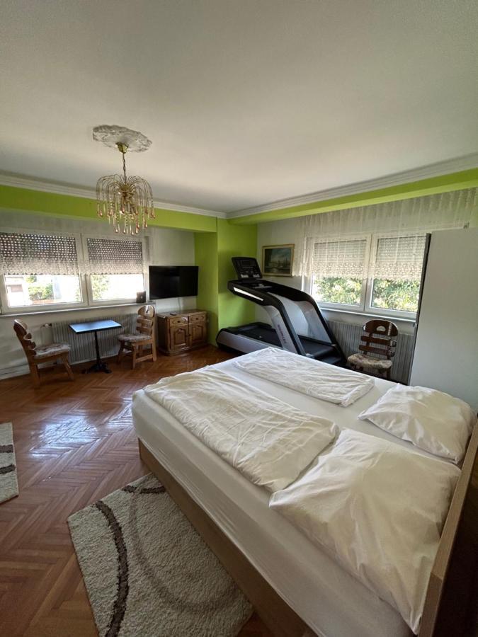 Sobe Zimmer Frei Pozega Luaran gambar