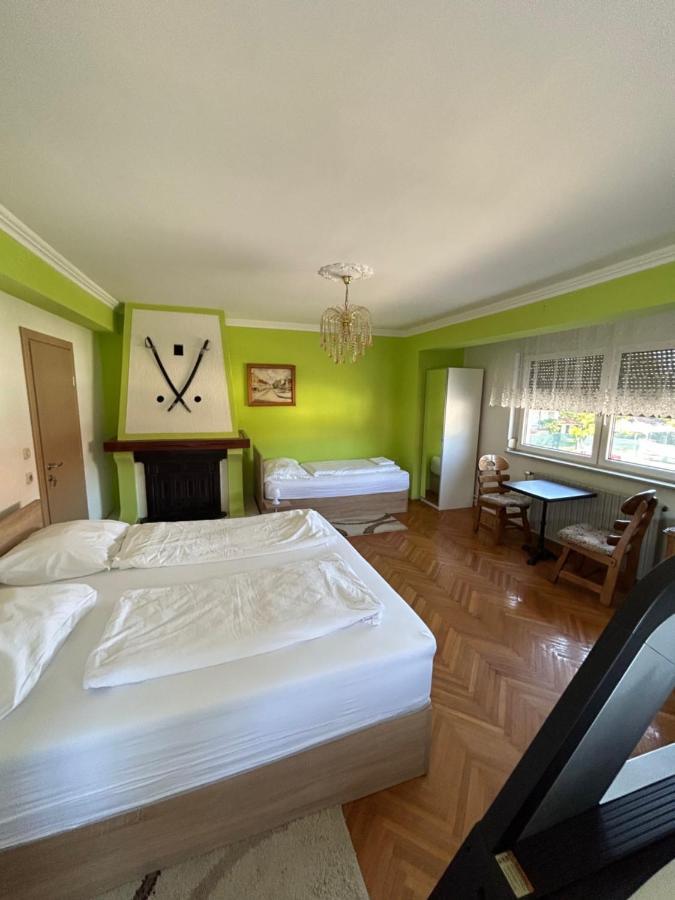 Sobe Zimmer Frei Pozega Luaran gambar