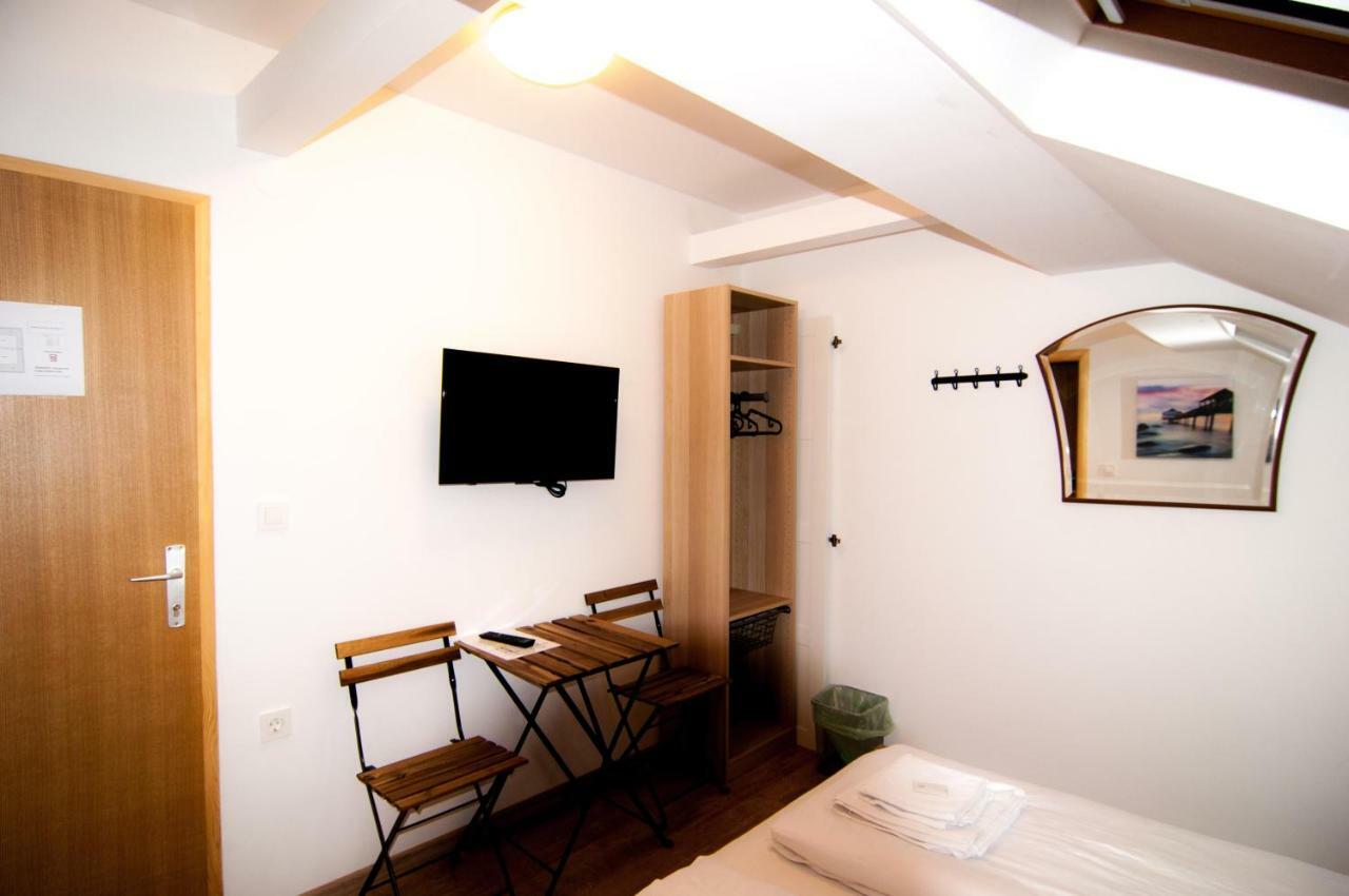 Sobe Zimmer Frei Pozega Luaran gambar